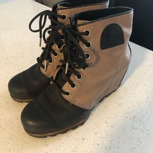 Sorel Women’s Black and Tan Boots